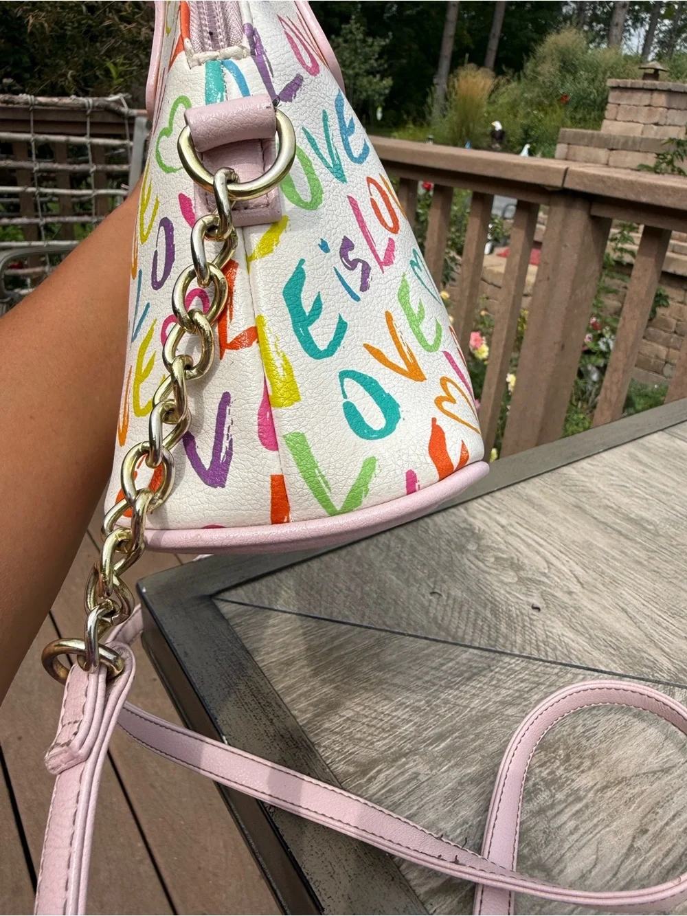 GUC Betsey Johnson LBLIN! 'Love Is Love